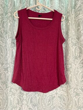 Sleeveless Crewneck Tank Top - Raspberry